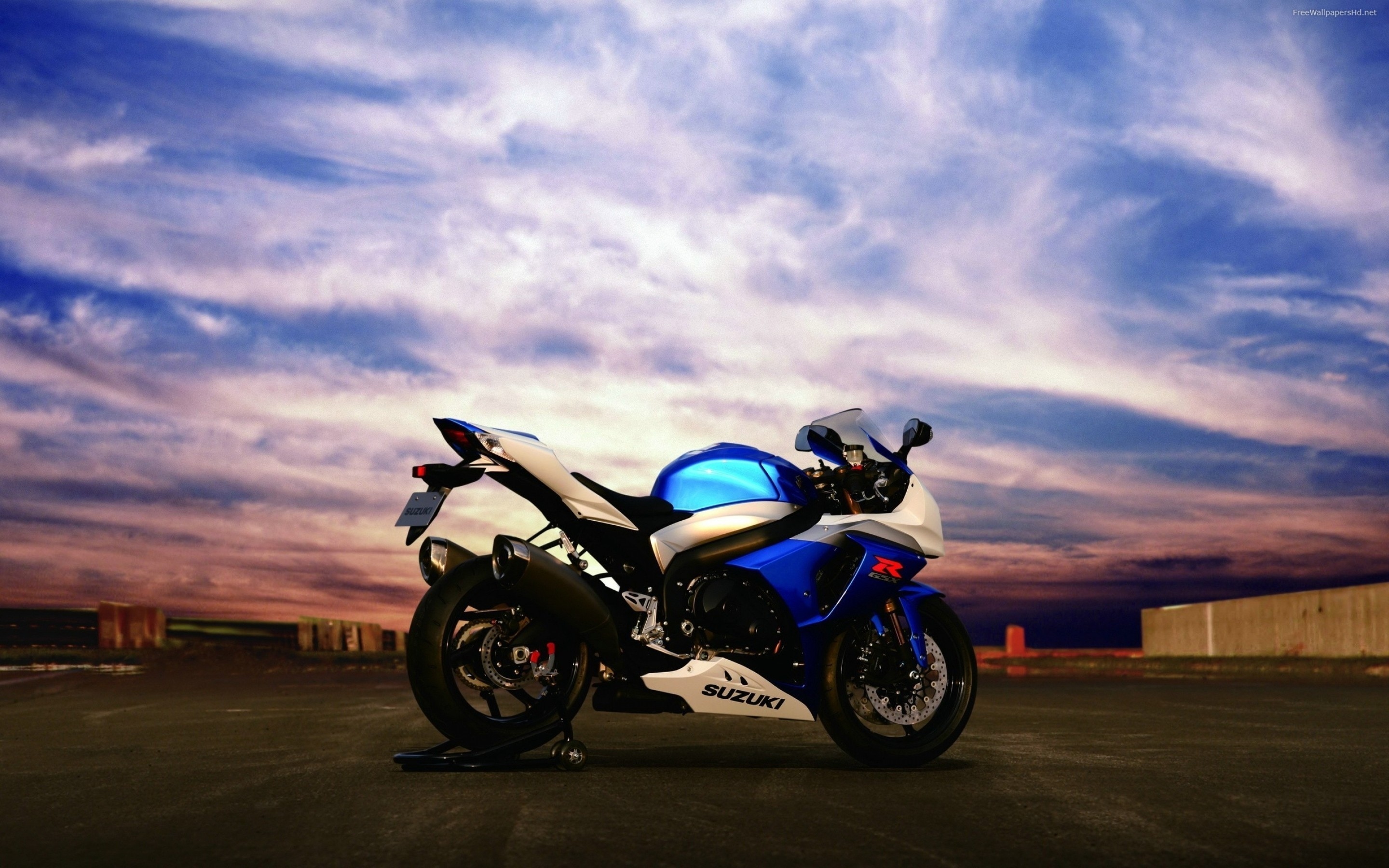 铃木gsx r750壁纸2160x1440分辨率查看