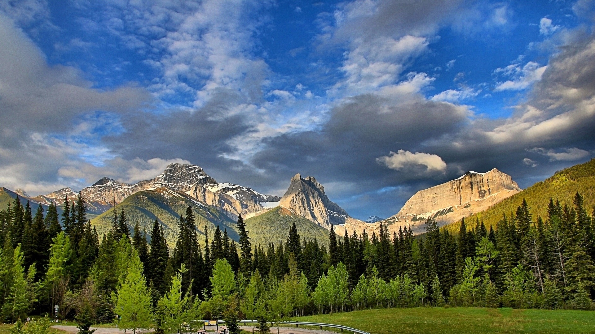 加拿大洛基山脉图片